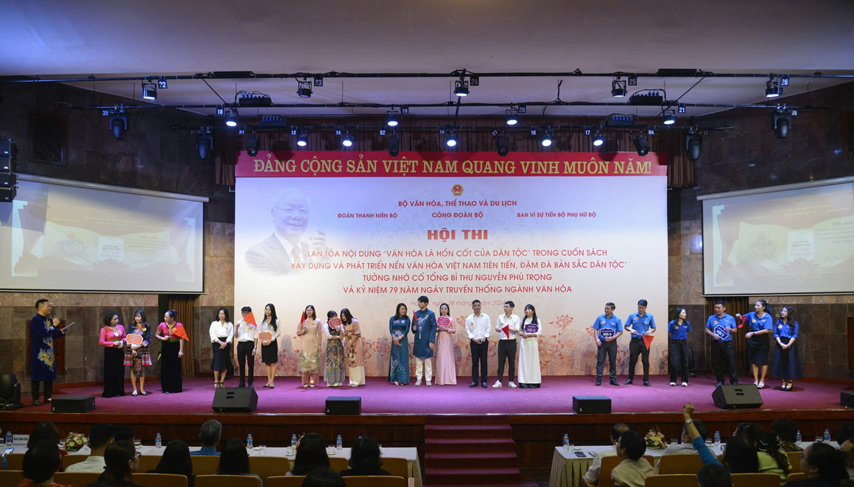 Van Hoa La Hon Cot Cua Dan Toc 06