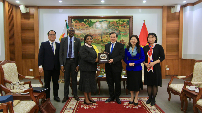 Vh Gop Phan Cung Co Quan He Vn Zimbabwe 01