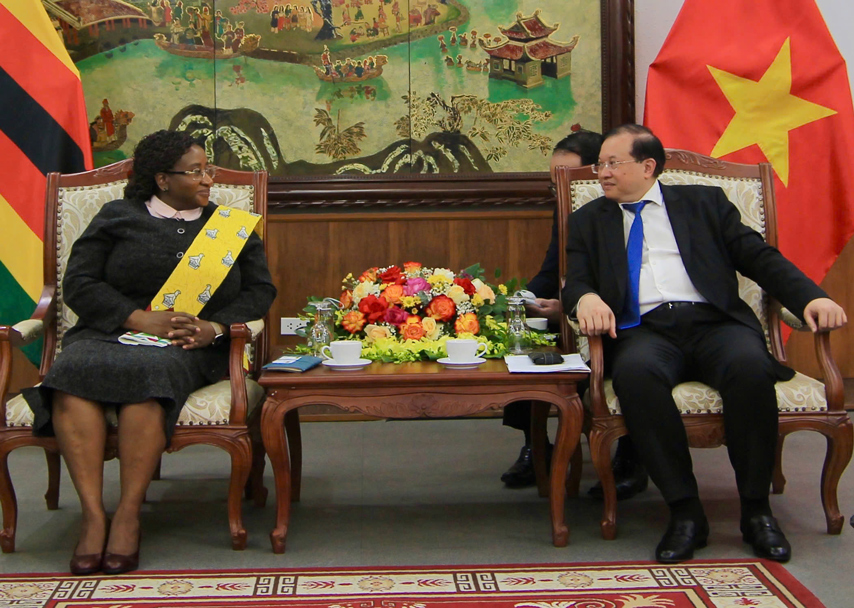 Vh Gop Phan Cung Co Quan He Vn Zimbabwe 03