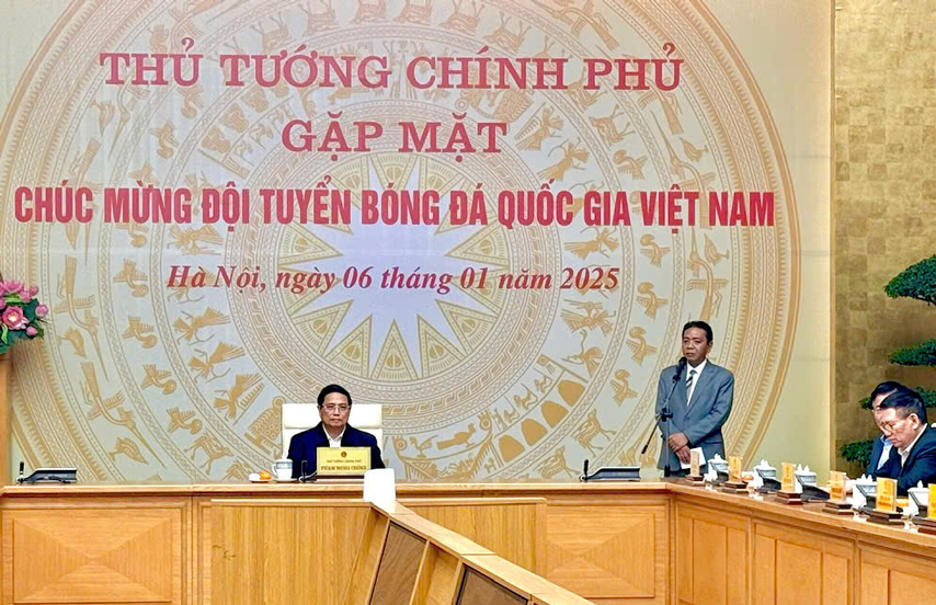 Doi Tuyen Vn Vinh Quanh Tro Ve Trong Vong Tay Cua Lanh Dao Dang Nha Nuoc Va Nguoi Ham Mo 11