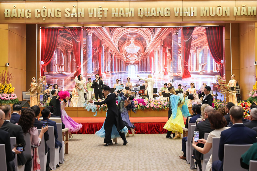 Ngoai Giao Doan 2025 04a