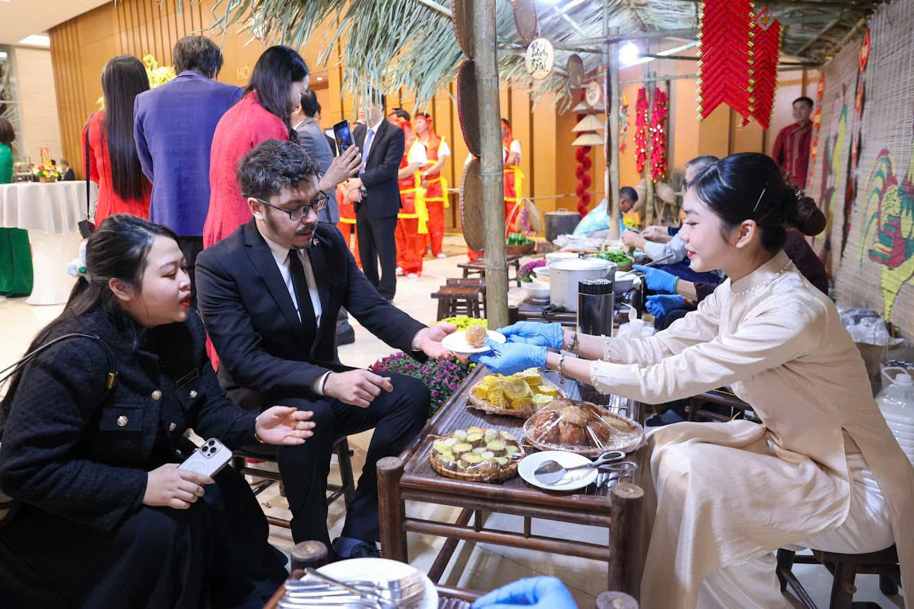 Ngoai Giao Doan 2025 08