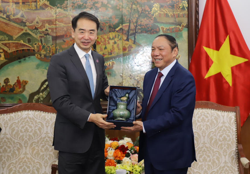 Tang Cuong Hop Tac Vhttdl Trong Năm Giao Luu Nhan Van Vn Tq 05