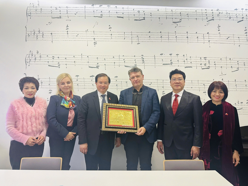 Ky Ket Hvanqgvn Czech 02a