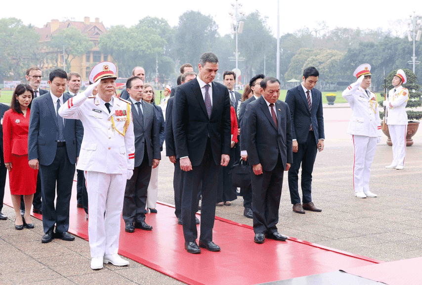 Bt Doan Tay Ban Nha Vieng Lang 2a