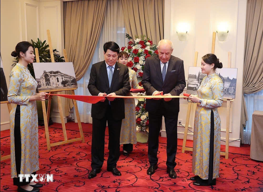 Ctn Va Tt Hungary Khaimac Trung Bay Anh 1