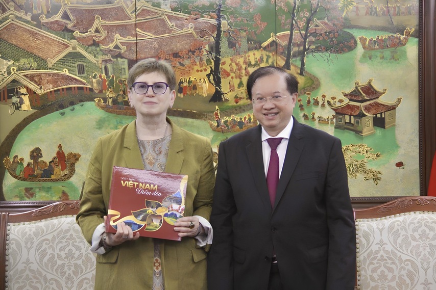 Z7195651330061 1891ddd609f6fde295759615c2b17f2c