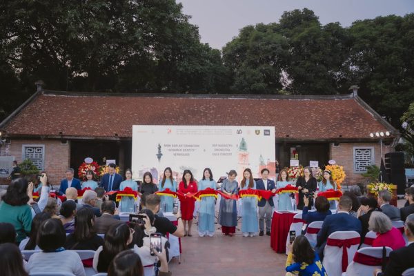 Ky Niem 75 Nam Ba Lan 1