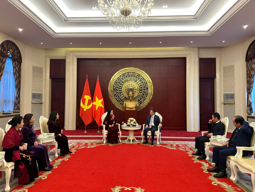 Z7352419649080 662bf8325addd649ed0bc60a8aedb03f