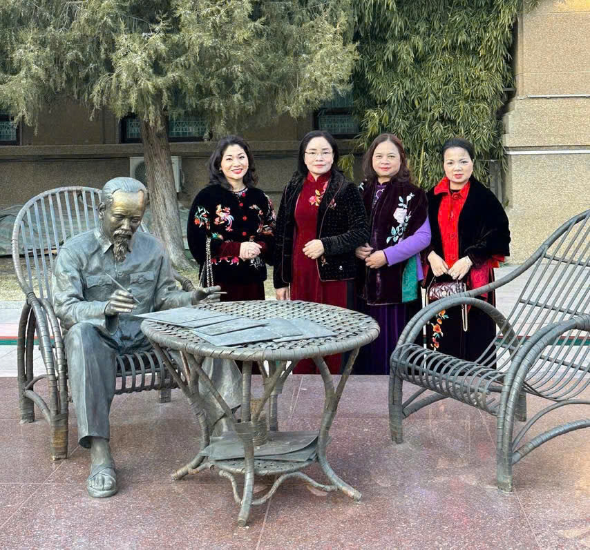 Z7353268096929 9dff12c8915fa27382ed4b05214a19cf