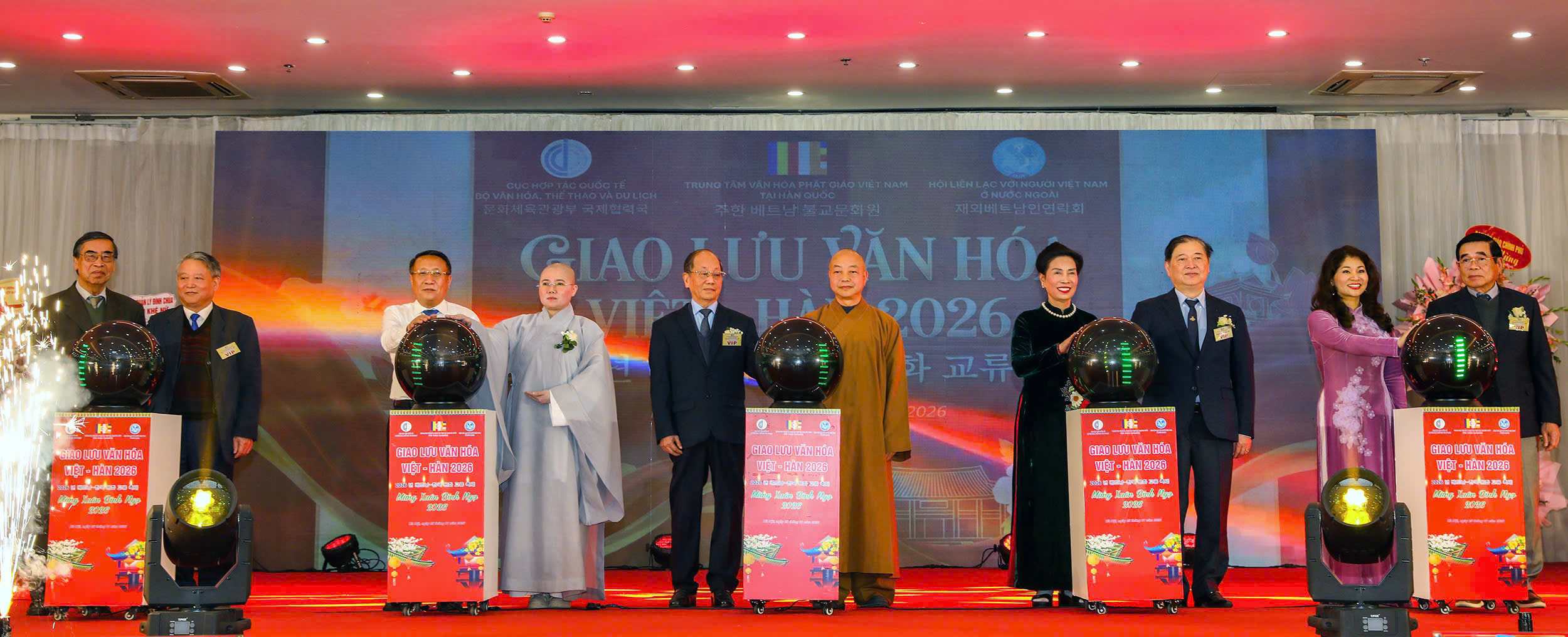 1436560642345617958 11zon