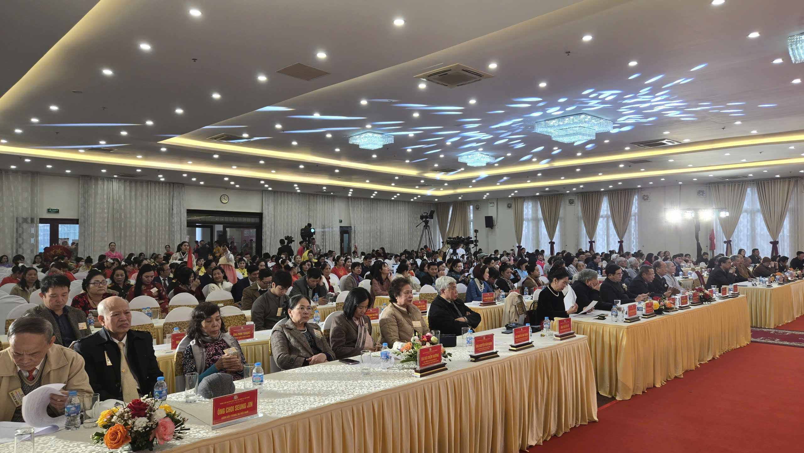 432103878394695541 11zon