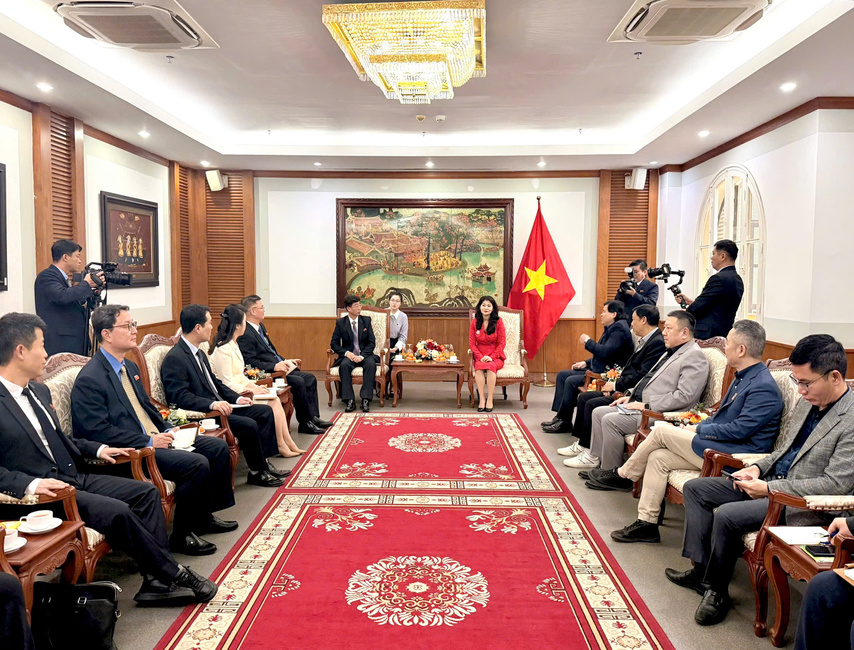 A19916a82bdda583fccc(1)