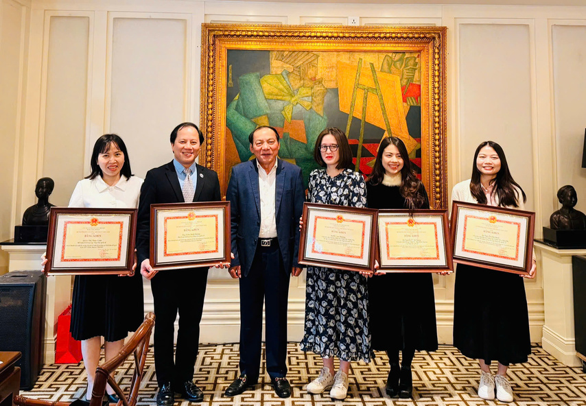 4240436857344365178(1)