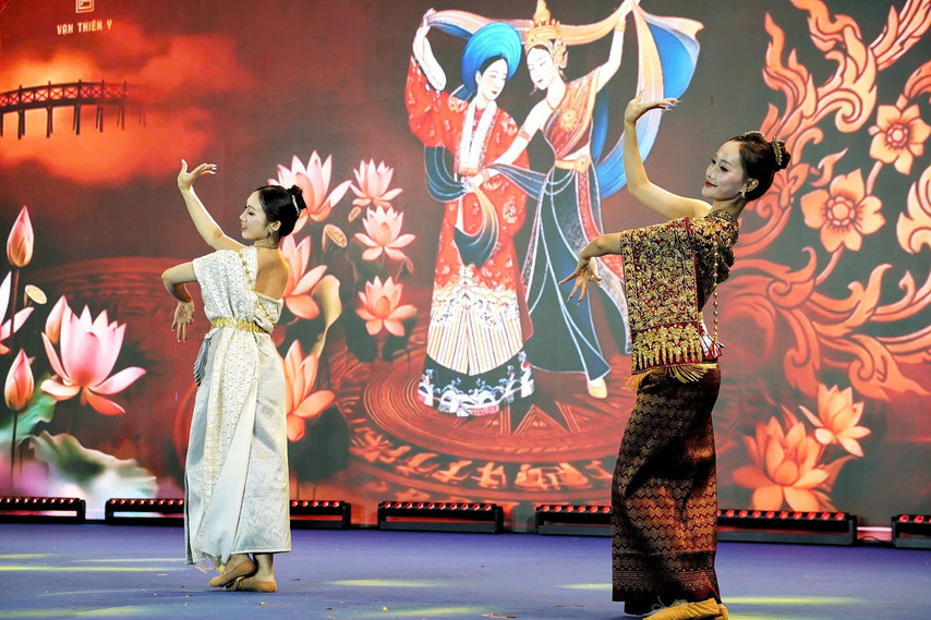 Z7665246636693 00dee4ba4b6b298a1bbf7632fd8cd82d