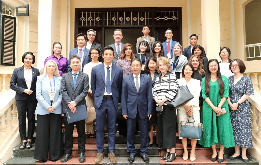 12021485389428653006