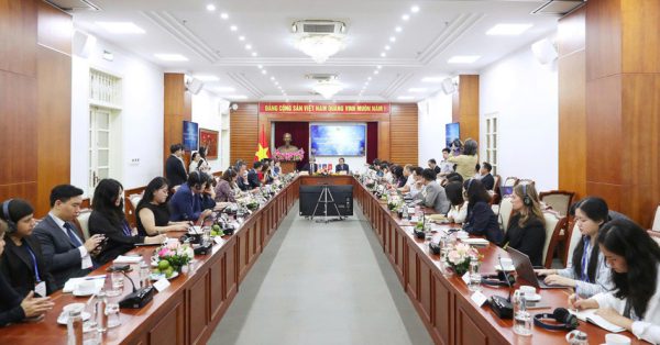 12021485389428653008