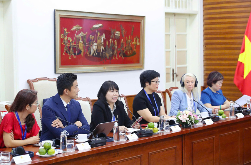 12021485389428653009