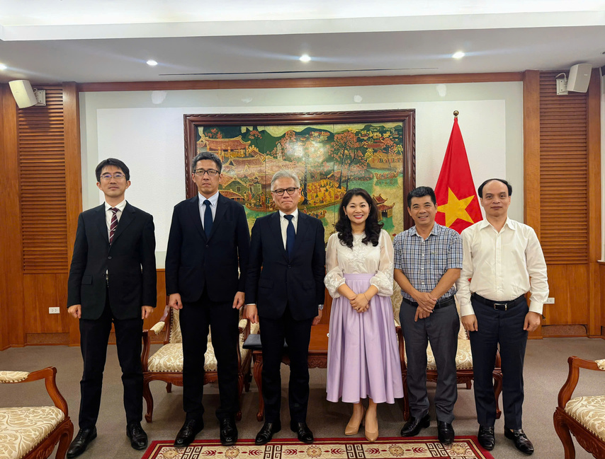 Z7681613619582 B94657a6fa819d10d57e8631892b2656